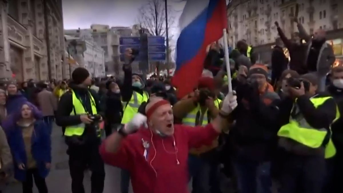 Rusové vyšli do ulic demonstrovat za Navalného